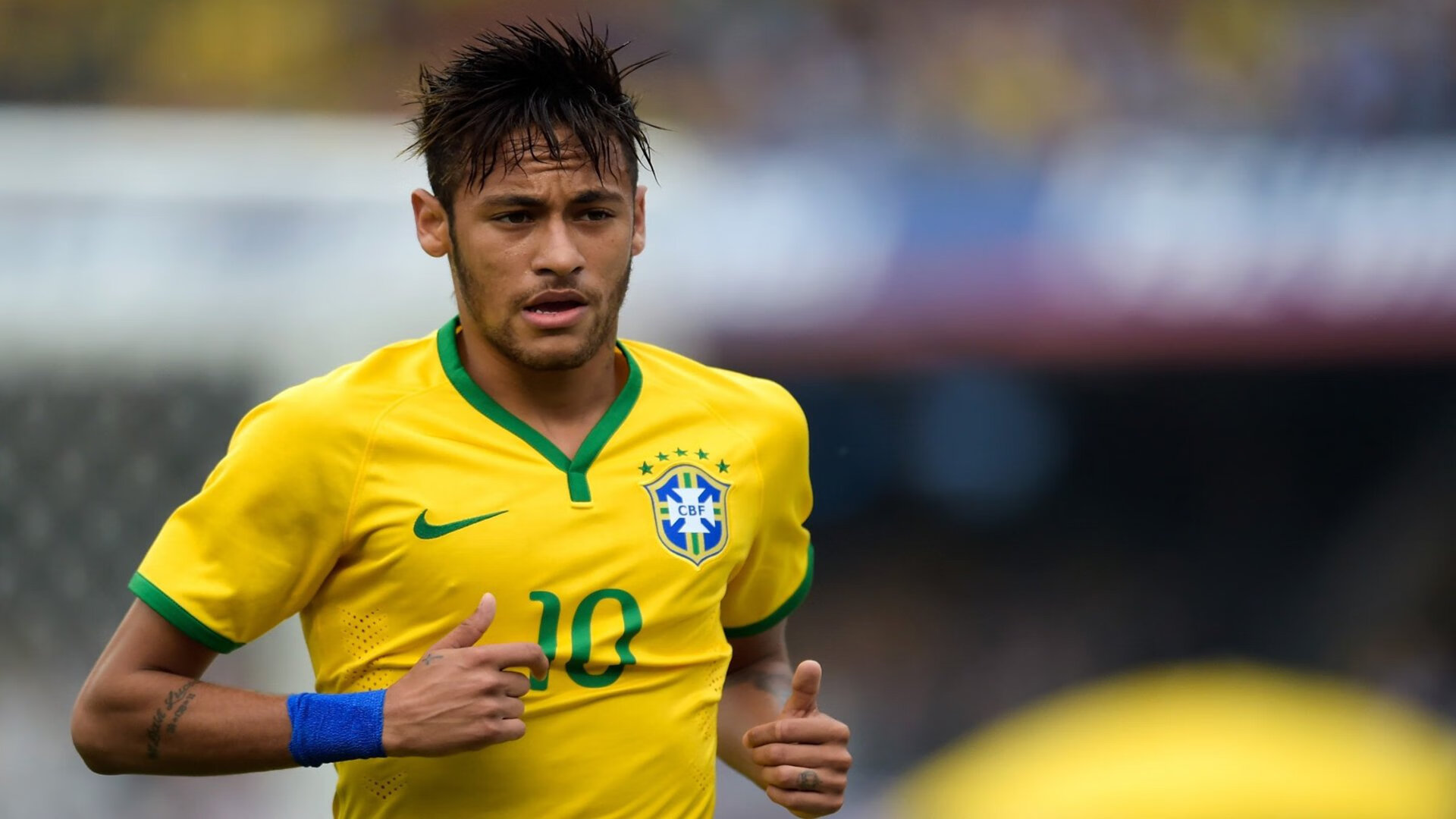 亲子迷你马拉松 孩子牵手父母共同冲线温馨满满